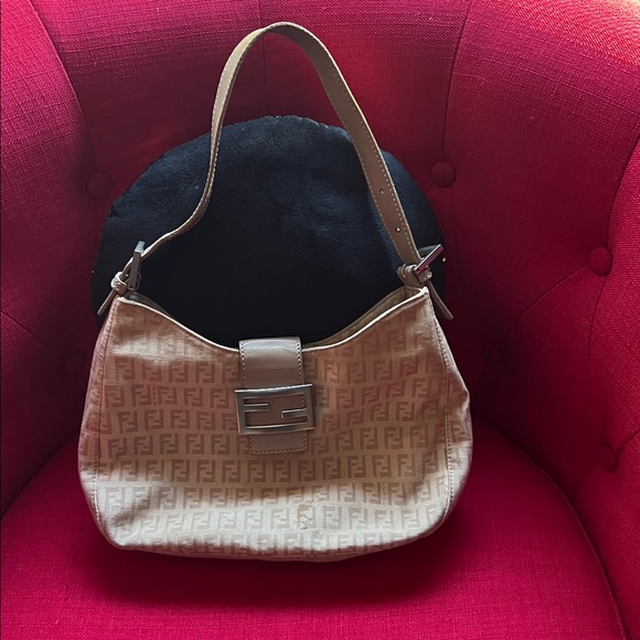 Fendi Baguette - Picture 1 of 9